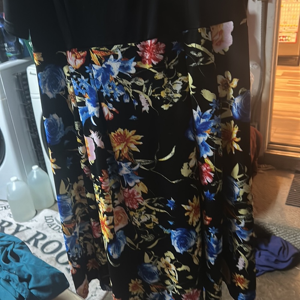 Dress - Picture 3 of 3